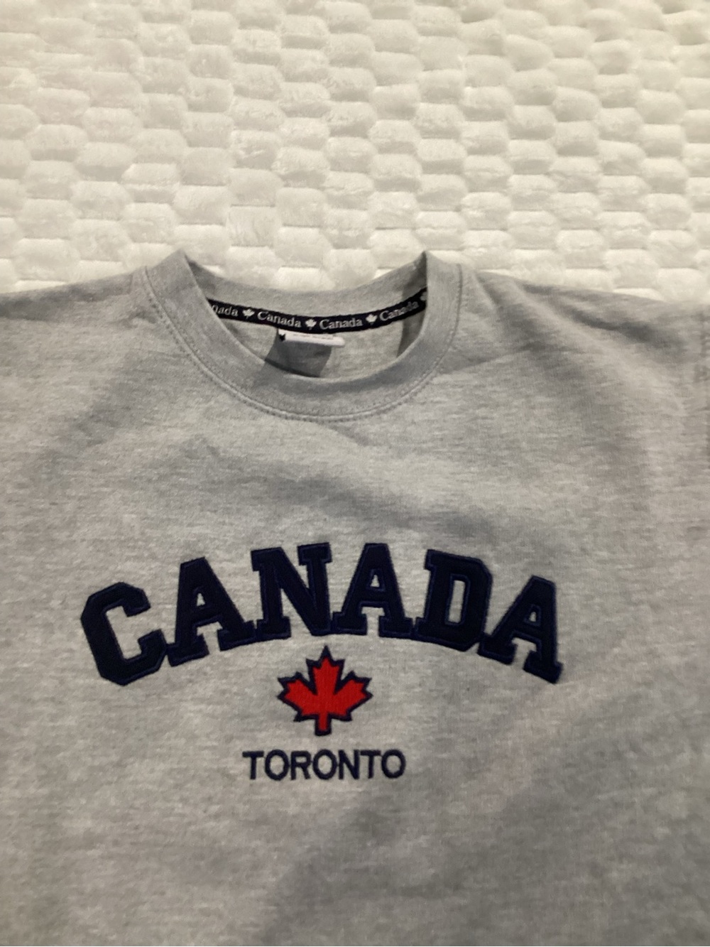 Canada Goose Gray Crewneck Sweatshirt with Red Maple Detail size small #13